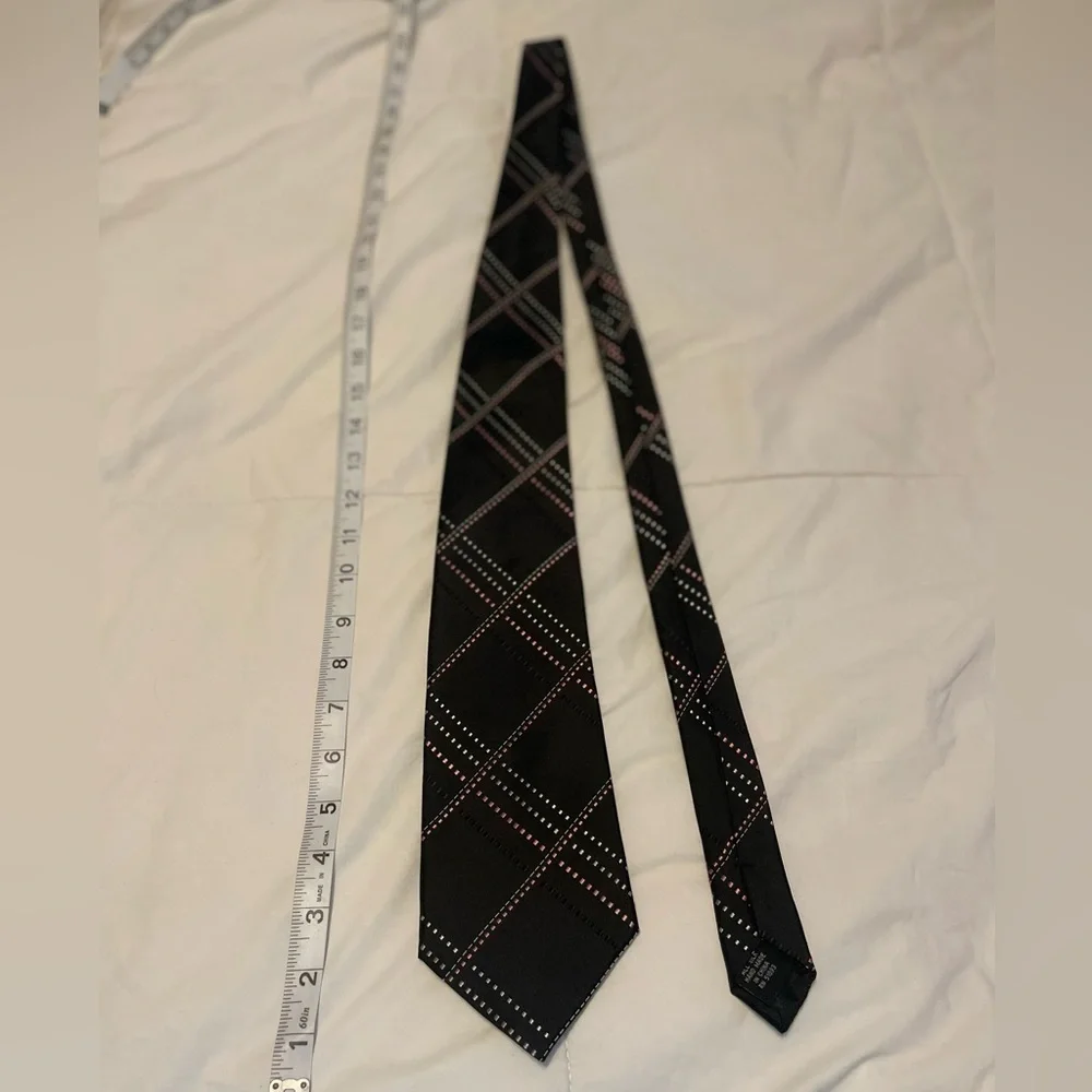 Dark gray Ferucci 100% silk hand made tie with off white and peach accents.